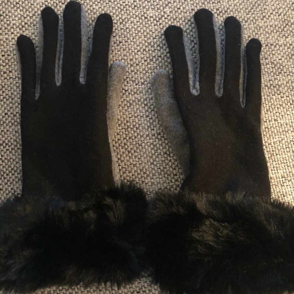 Echo faux fur cuff tech gloves